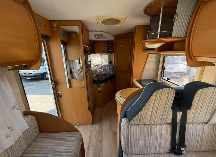 Ci International riviera 55p anno 2003 km 130000.         Prezzo 17900
