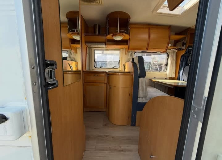 Ci International riviera 55p anno 2003 km 130000.         Prezzo 17900